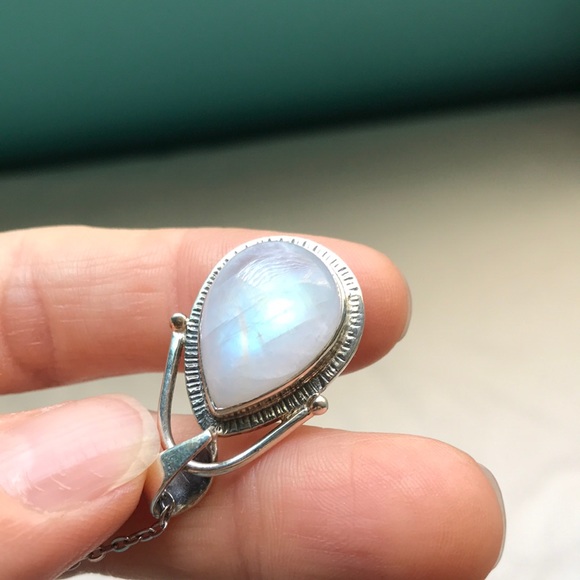 Rainbow moonstone teardrop silver necklace - Picture 2 of 8